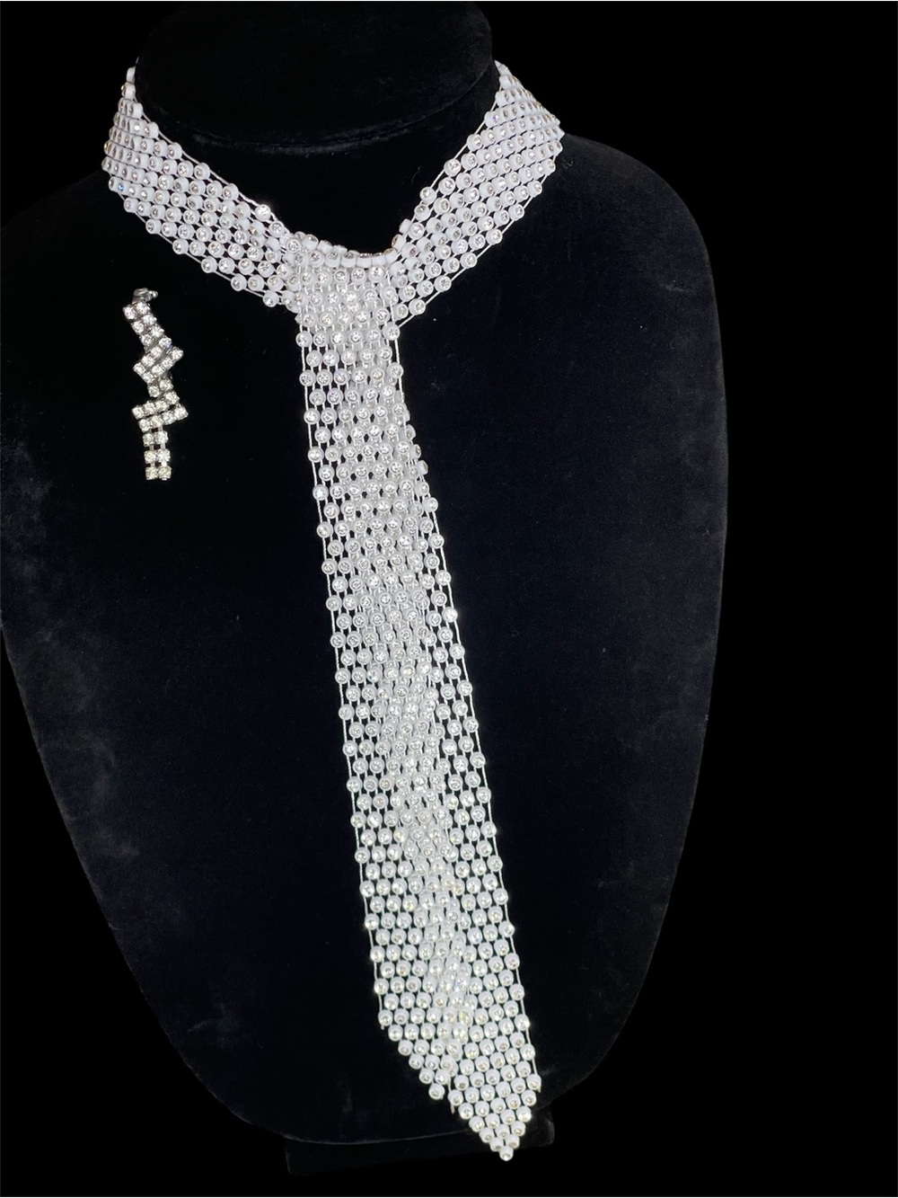 New DIIOOMIEEU European rhinestone tie necklace & vintage brooch